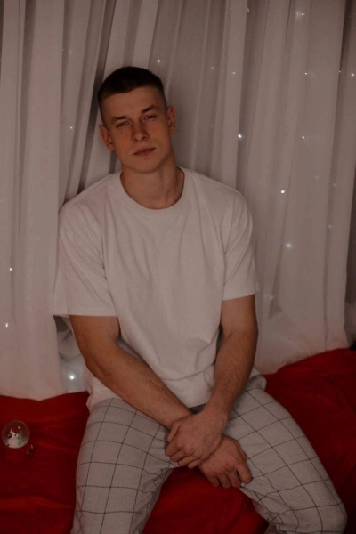 Парень Евгений